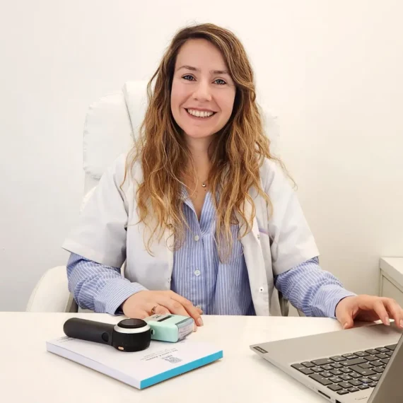 Camila Ramallo Médica Dermatóloga